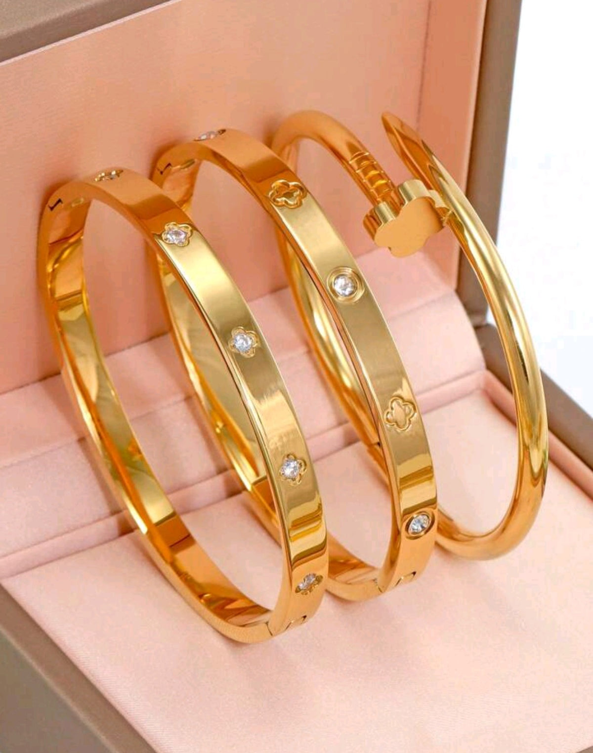 Premium Gold Bracelet Set for Women | Elegant Clover Design Jewelry