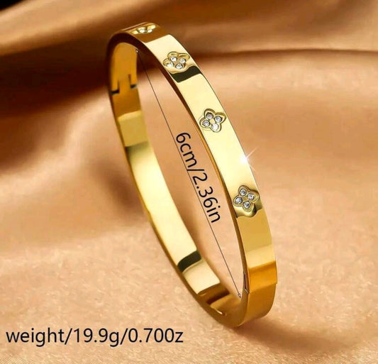 Premium Gold Bracelet Set for Women | Elegant Clover Design Jewelry