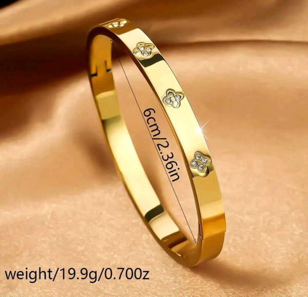 Premium Gold Bracelet Set for Women | Elegant Clover Design Jewelry