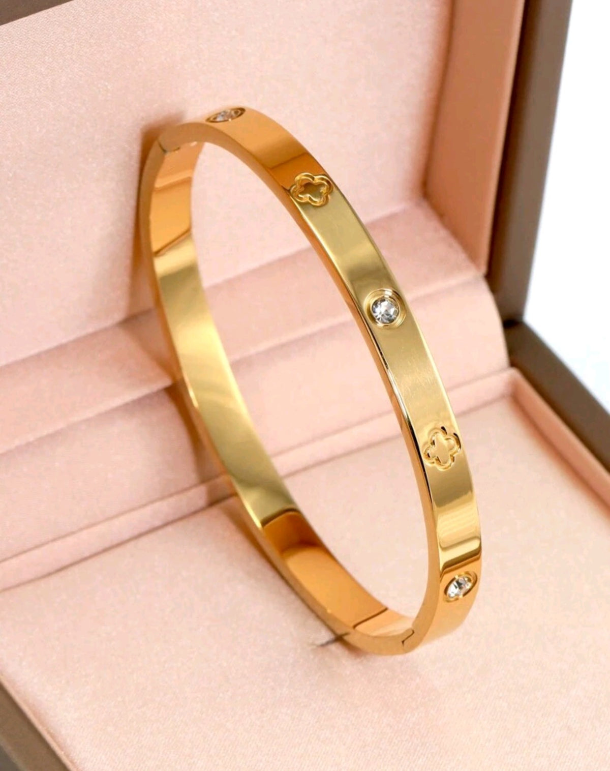 Premium Gold Bracelet Set for Women | Elegant Clover Design Jewelry